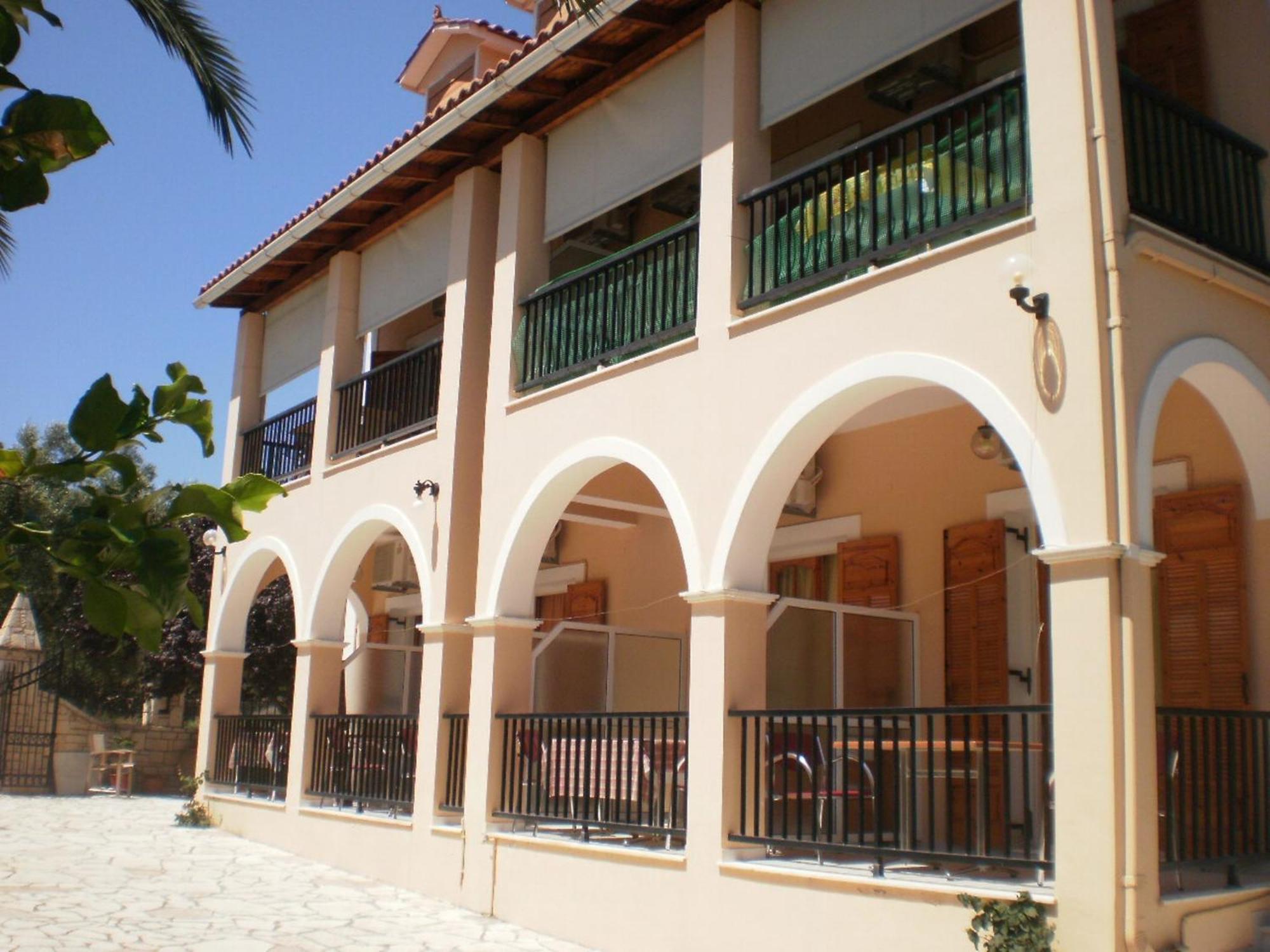 Loukas Inn Family Resort Keri ภายนอก รูปภาพ